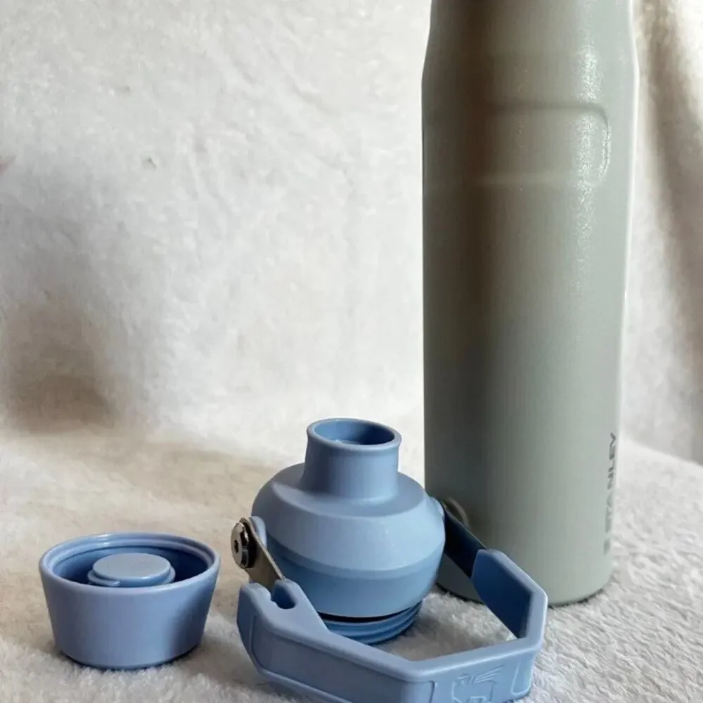 Stanley 24oz Insulated Water Bottle Green Flip Lid BPA Free  Description: - Picture 8 of 8
